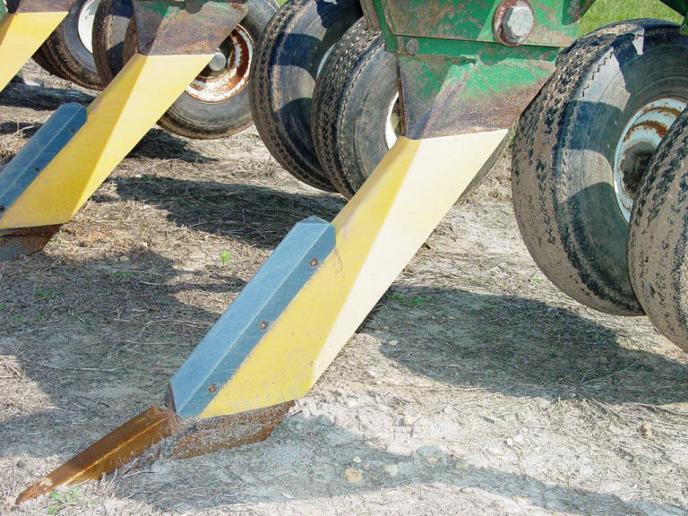 Figure 9.11 Yellow and blue parallelograms coming down from the tractor touching the dirt below