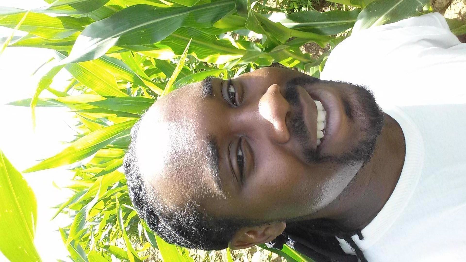 Jermaine Hinds Jermaine Hinds portrait in a field