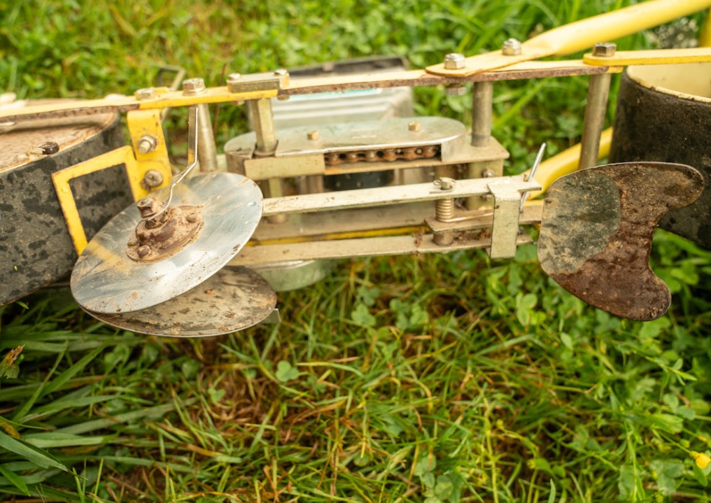 This double disc opener attached to a seeder helps with seeding into crop residue.